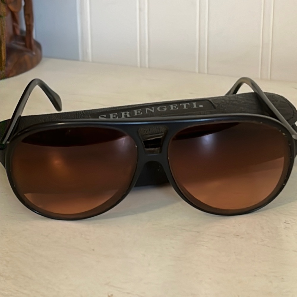 Serengeti drivers 5227g sunglasses Corning optics case